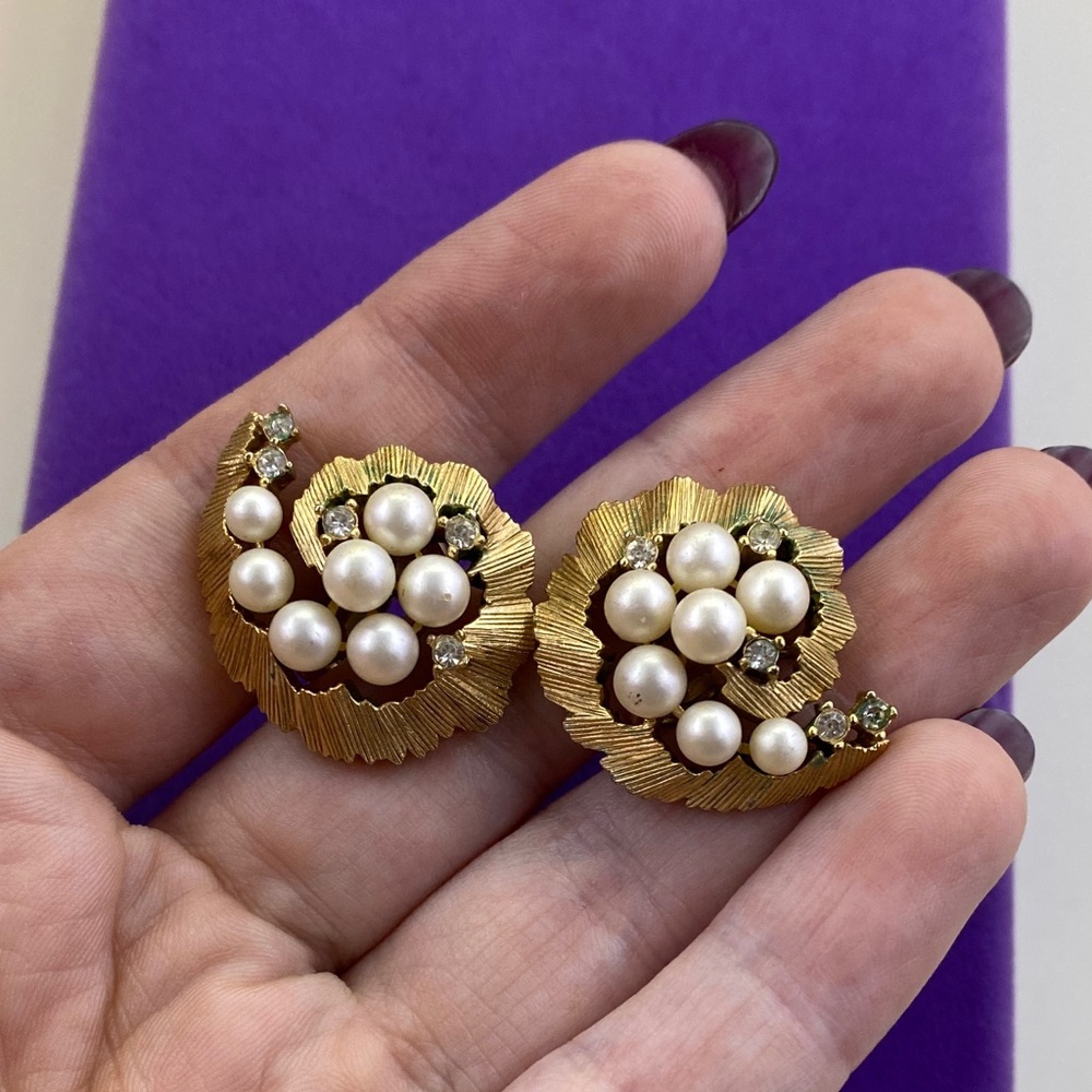 π Vintage Trifari Gold Plated Pearl Bracelet & Clip On Earring Set | Classic - Picture 3 of 8